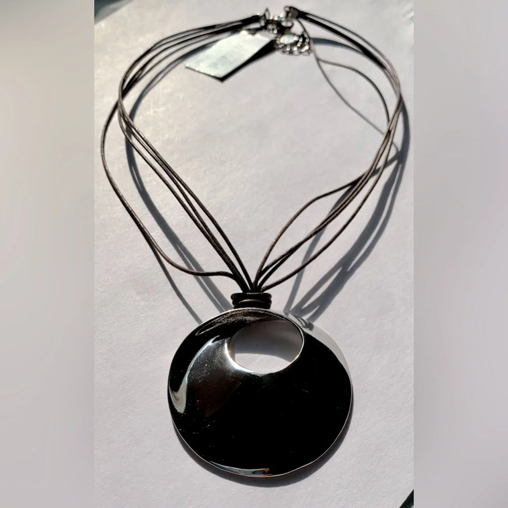 COPY - 🥈Cookie Lee Circle Pendant Necklace with 4 Removable Faux Leather Stran… - Picture 7 of 10